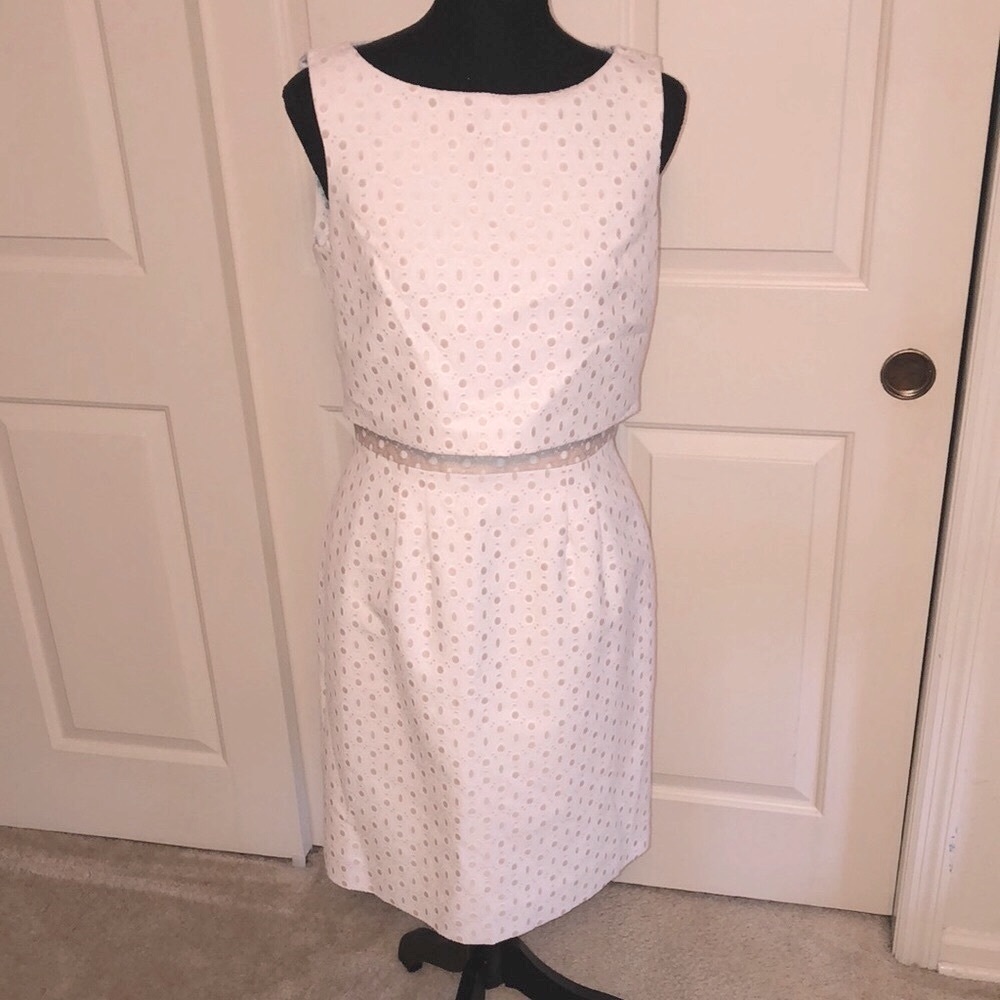 Size 4 - New w/o Tags - Tahari by Arthur Levine - White/Tan Eyelet Dress 👗
